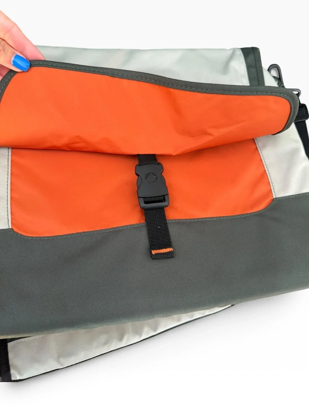 Lowepro Slim Factor M Laptop Messenger Shoulder Bag Padded Fits 14” Laptop NWOT